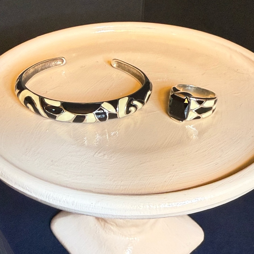 Elegant Black & Cream Enamel & Onyx Jewelry Set